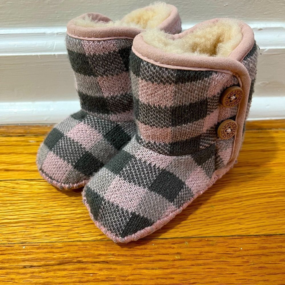 UGG boots plaid pink baby girl size 2/3‎